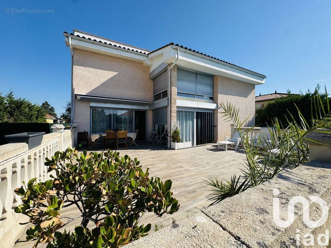 Photo 1 - Maison à DECINES-CHARPIEU