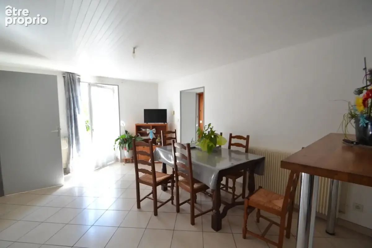 10 kms de GANNAT, maison ancienne de plain-pied , 70 m2 habitables - photo 2