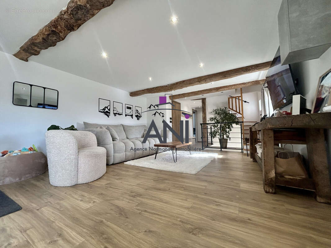 Maison à AVREMESNIL