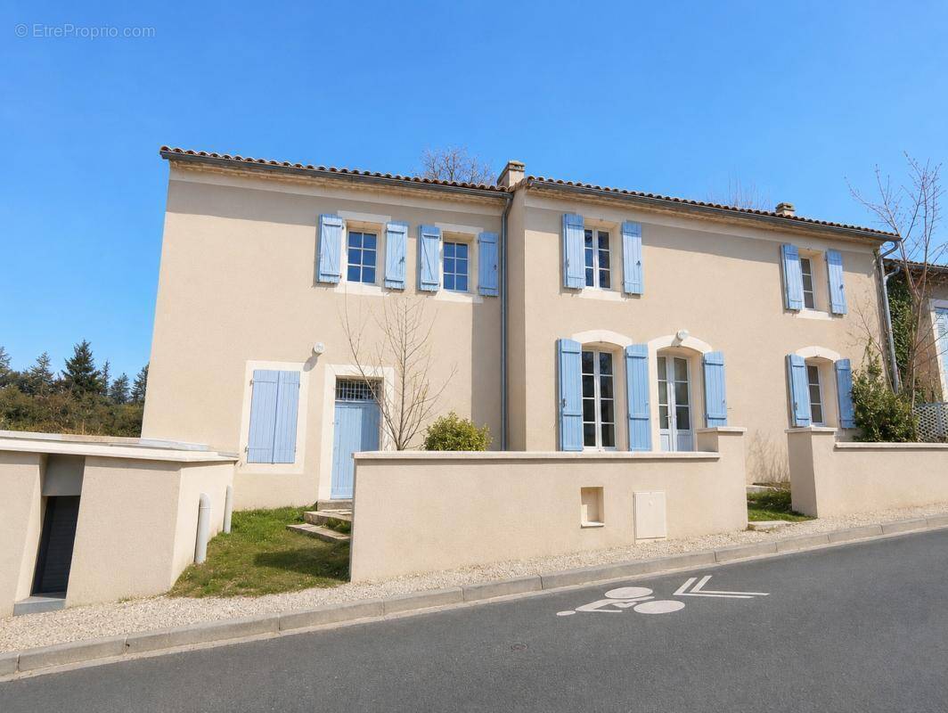 Appartement à SALLEBOEUF