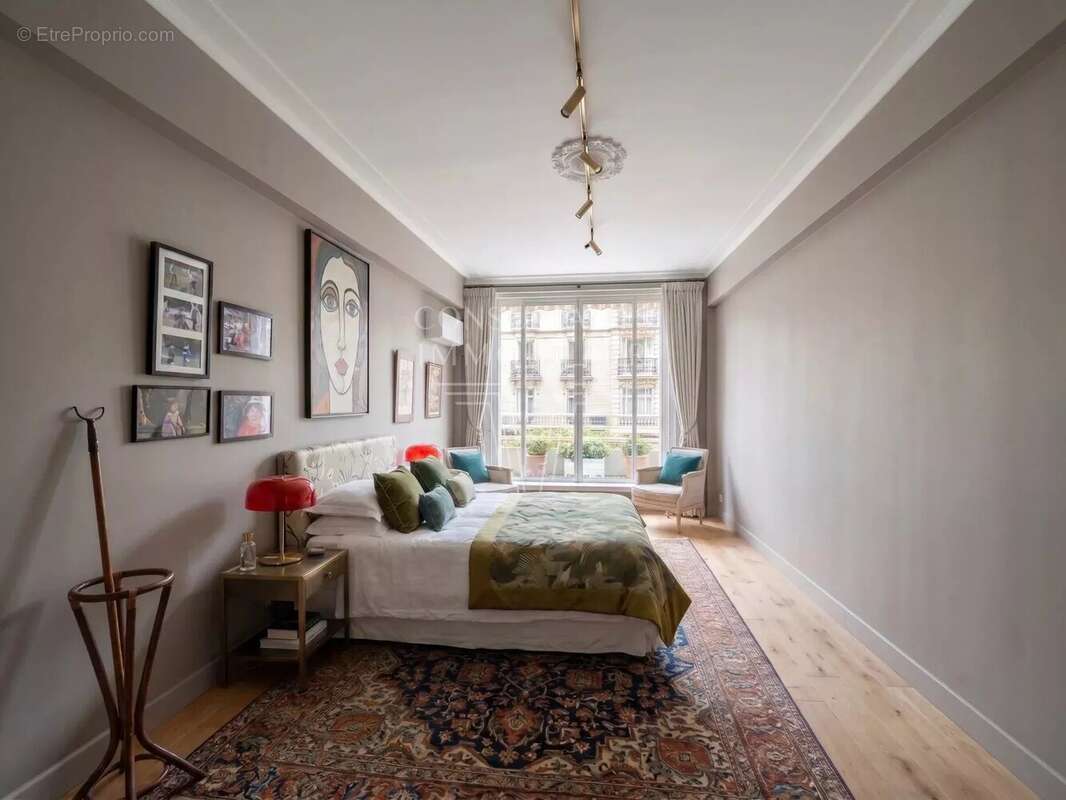 Appartement à PARIS-16E