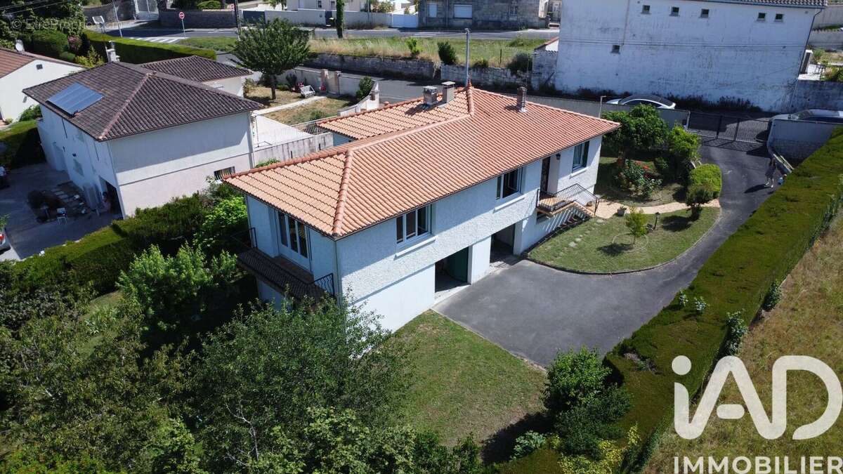 Photo 3 - Maison à LA COURONNE