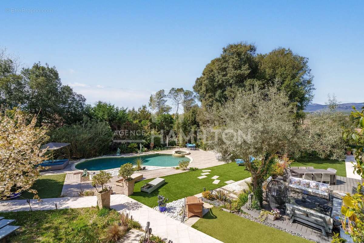 Maison à ROQUEFORT-LES-PINS