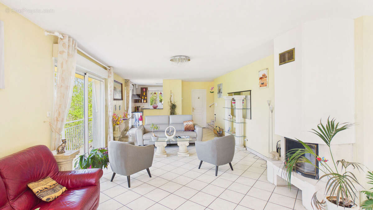 Belle maison de 134m2 avec magnifique vue panoramique. - photo 3