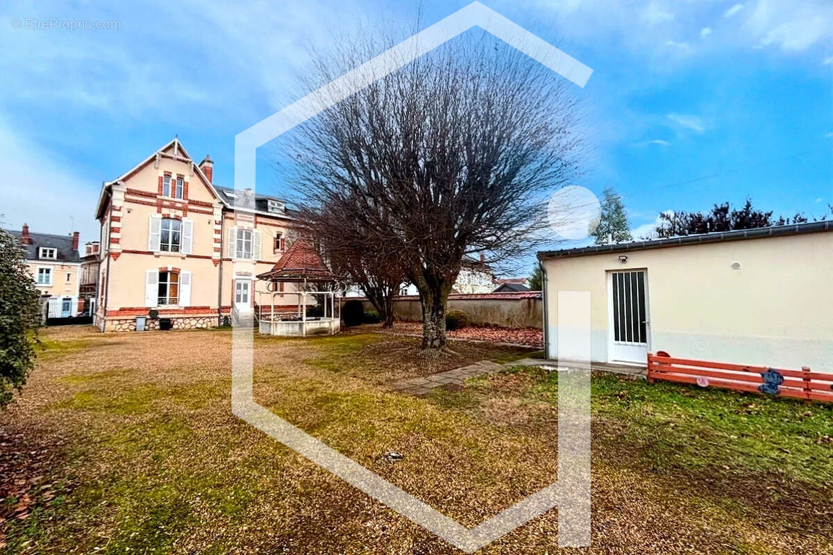 Maison à COSNE-COURS-SUR-LOIRE