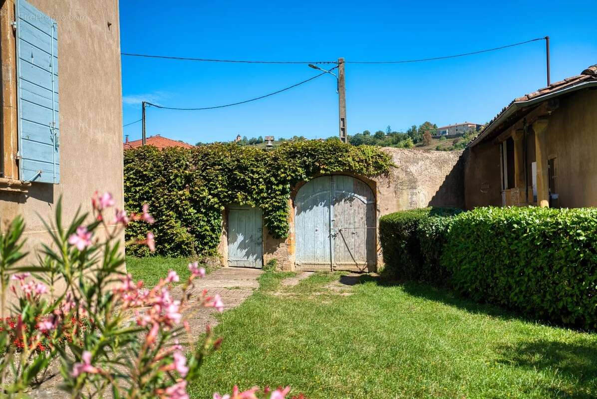 Maison à CHAZAY-D&#039;AZERGUES