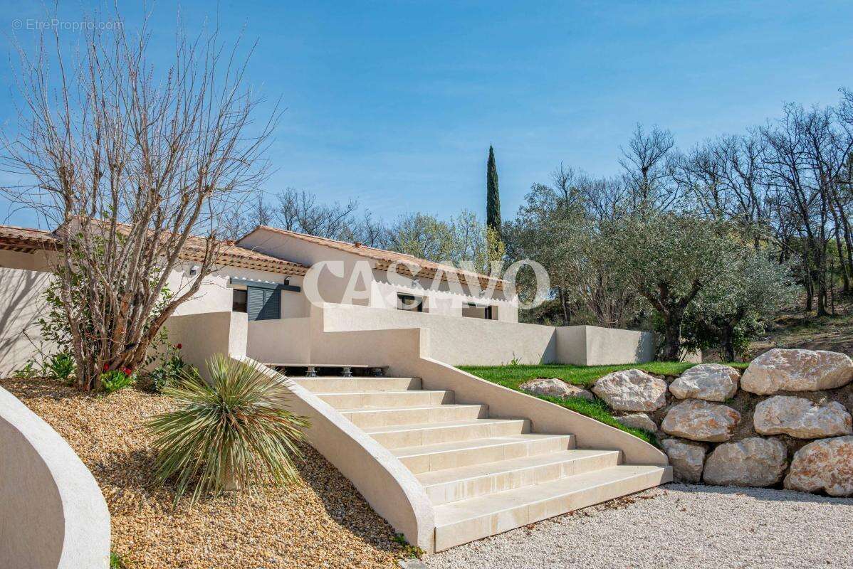 Maison à LE PUY-SAINTE-REPARADE