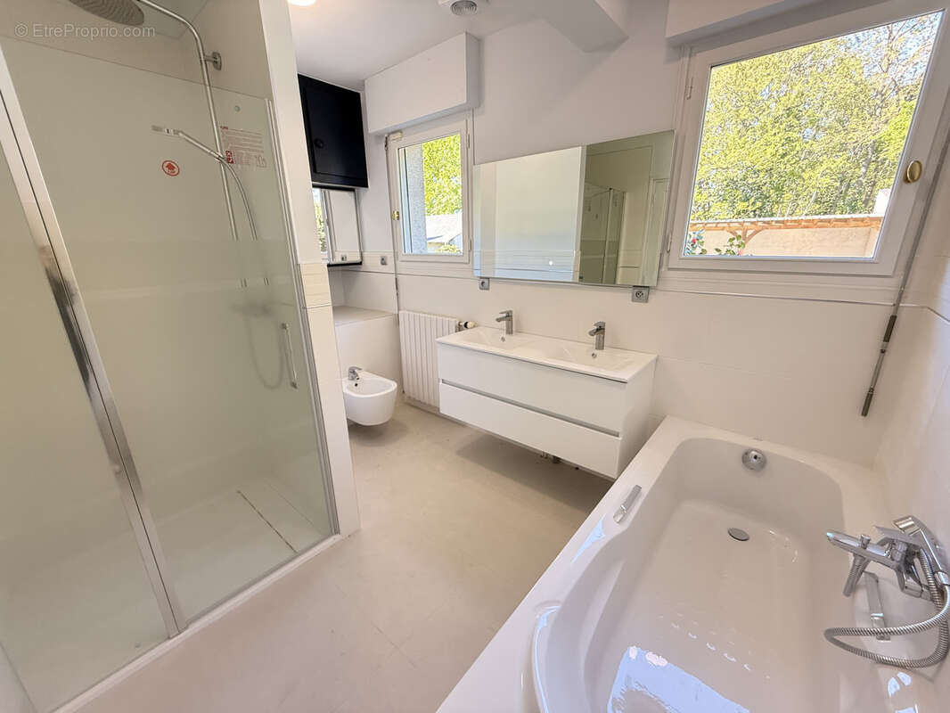 Maison à SAINT-PRYVE-SAINT-MESMIN