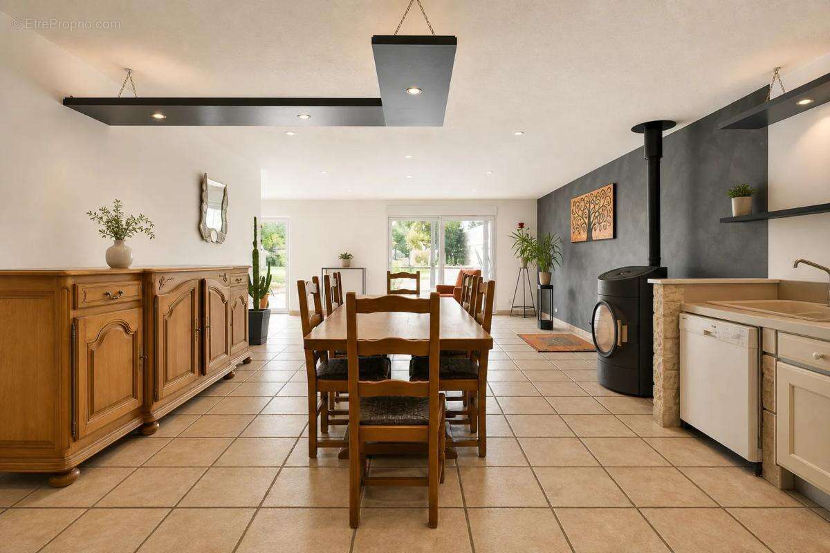 Maison de 7 pièces de 245 m² située à Ochey - photo 2
