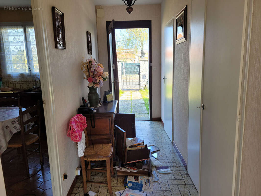SOUS OFFRE - ECHILLAIS - Maison de plain-pied de  80 m² avec garage double et jardin clos - photo 4