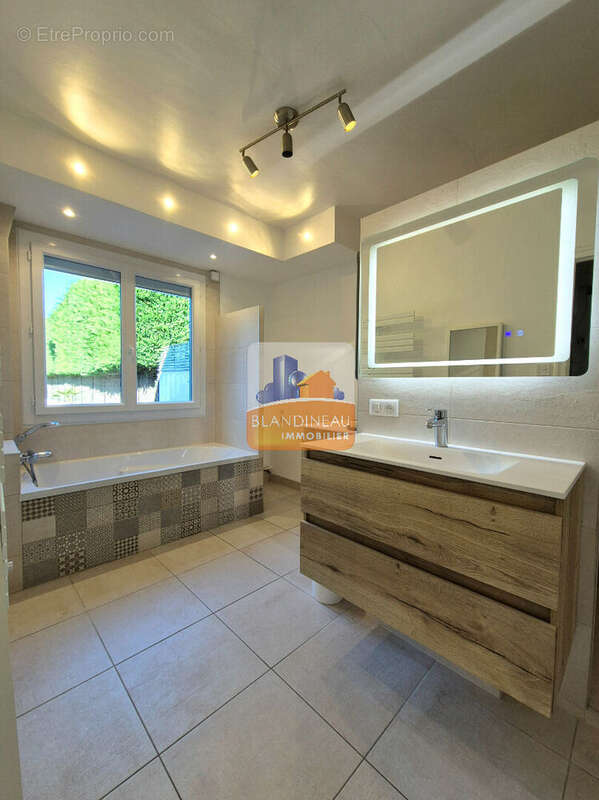 Maison à BOUGUENAIS