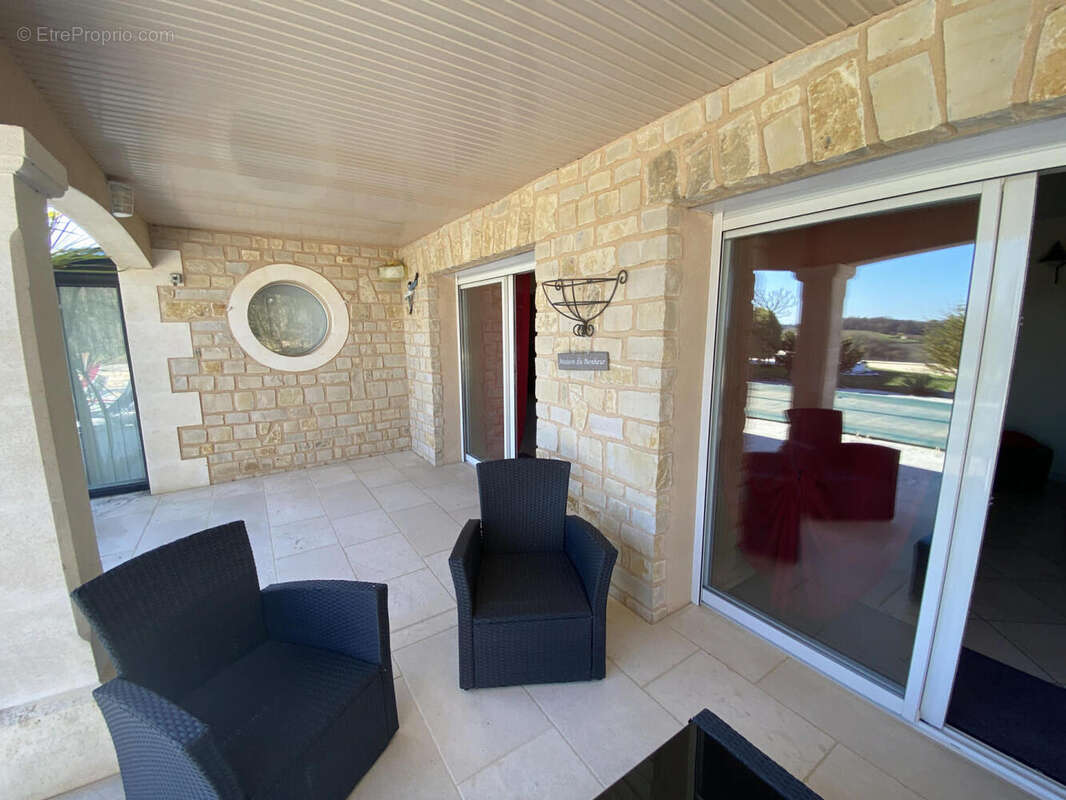 terrasse gite - Maison à BARBEZIEUX-SAINT-HILAIRE