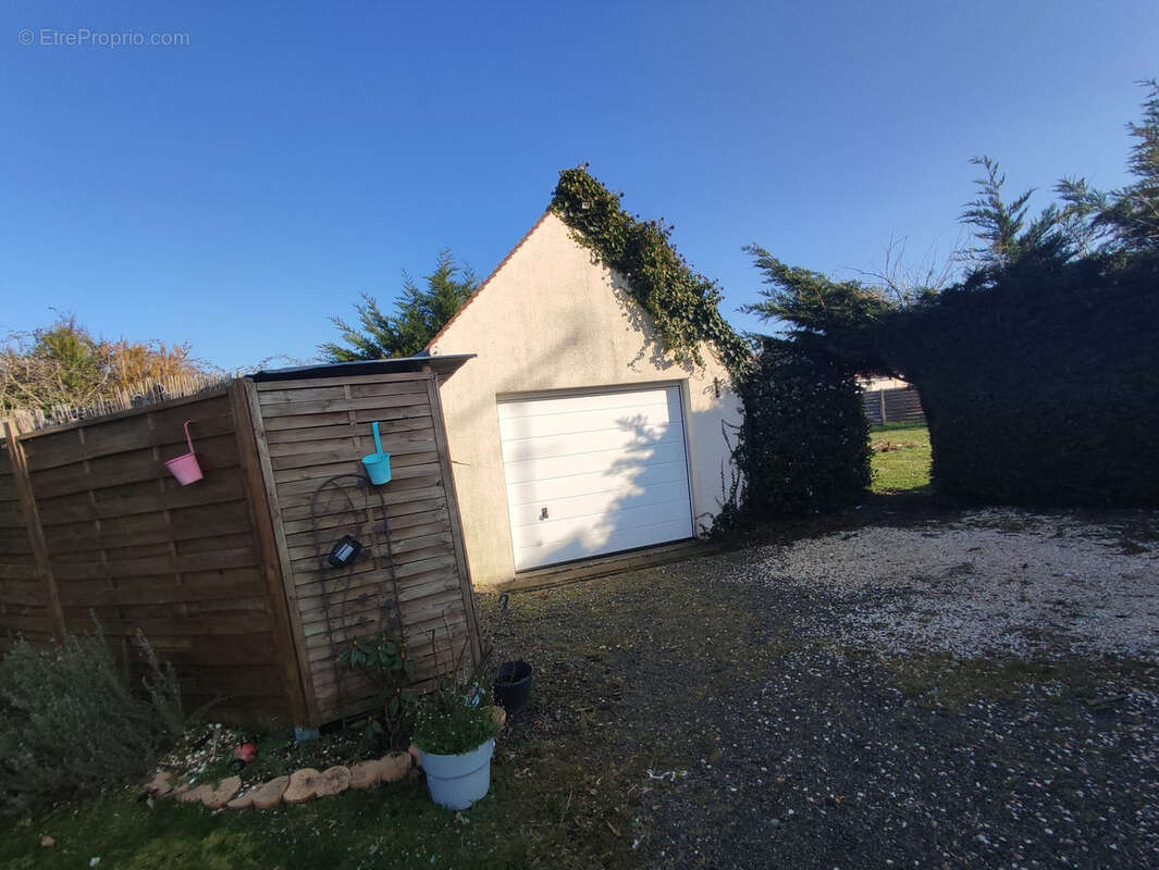 Maison à CHEVILLON-SUR-HUILLARD
