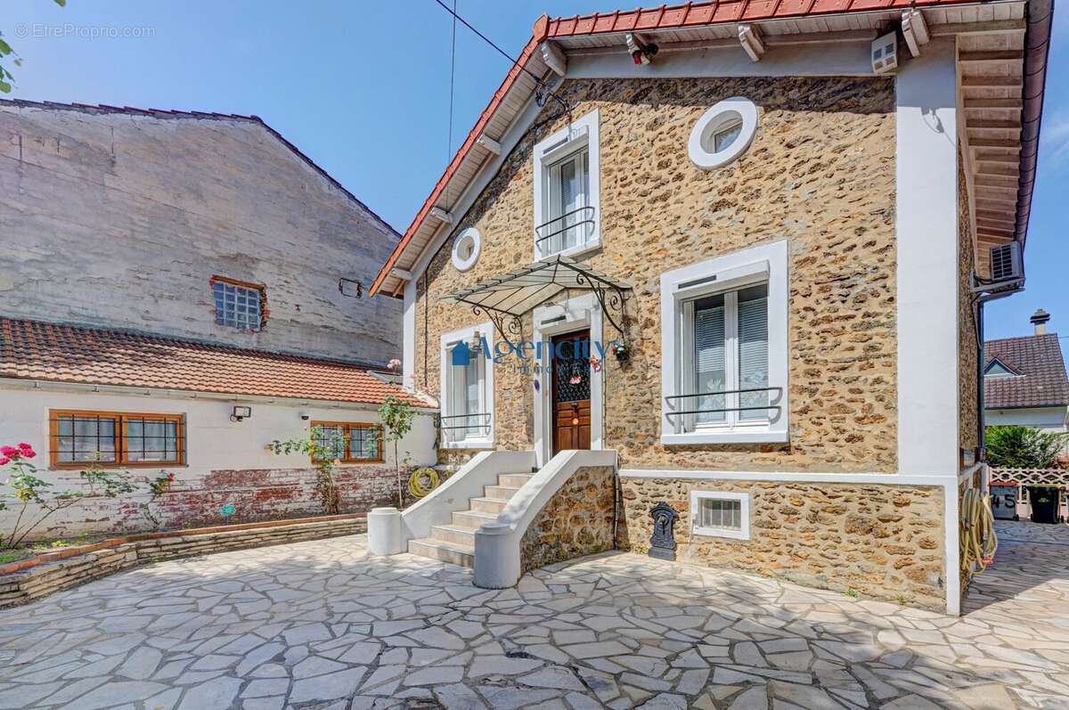 façade - Maison à VILLEMOMBLE