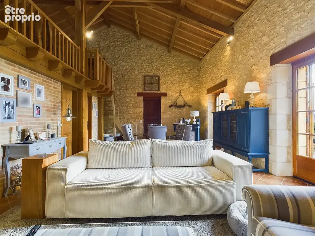 Maison magnifiquement rénovée avec écuries et potentiel de revenus - photo 4