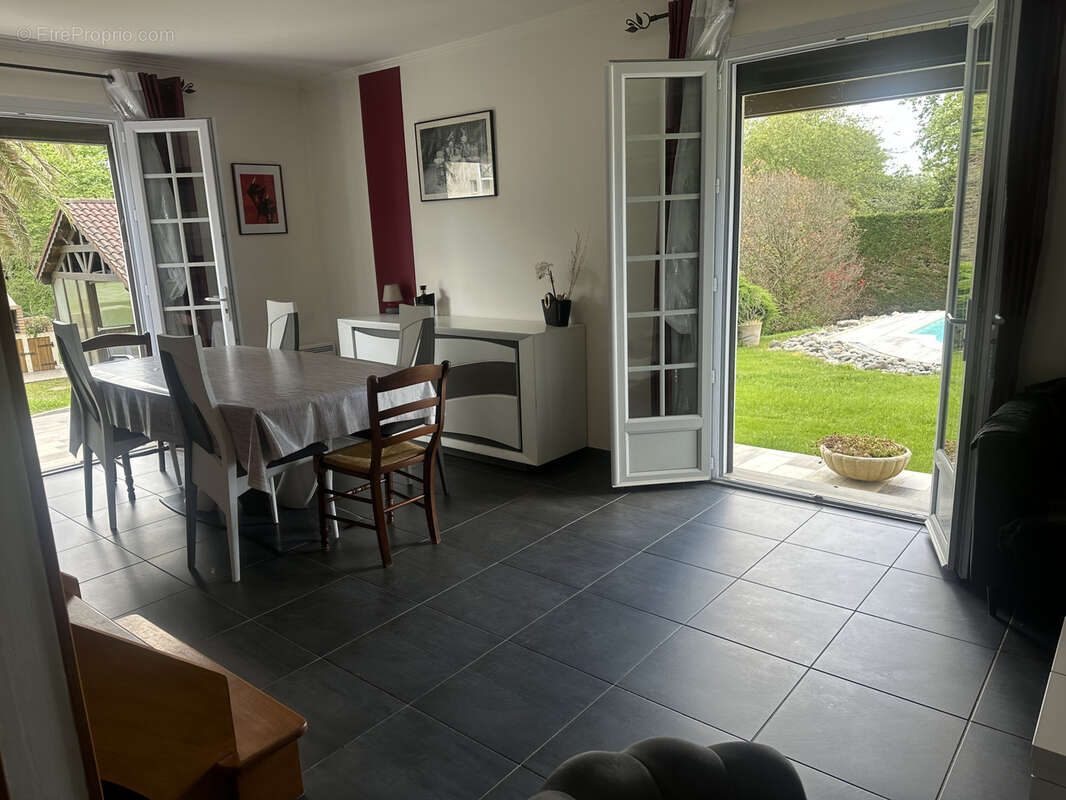 Maison à URT