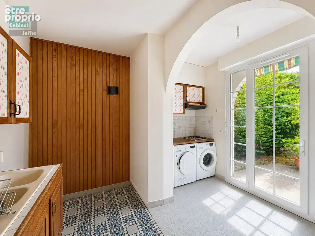 Maison familiale de 142,26 m2 en retrait de rue. Jardin. Parking. - photo 19