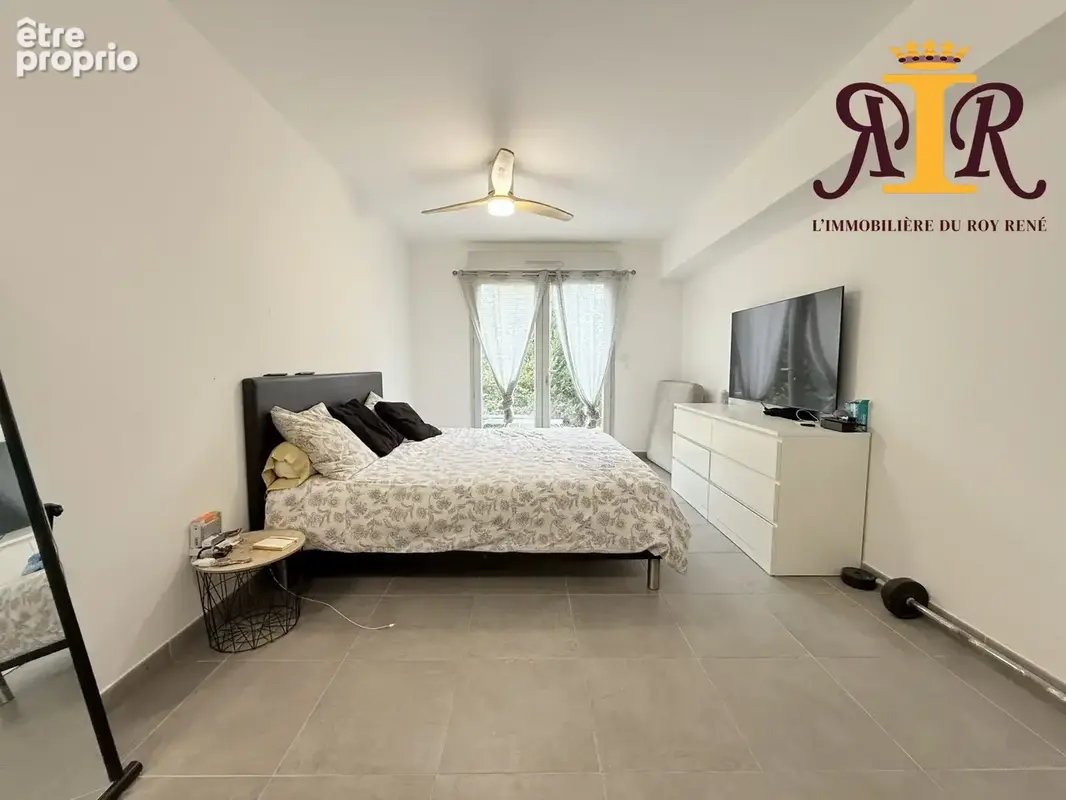 Grande chambre parentale lumineuse