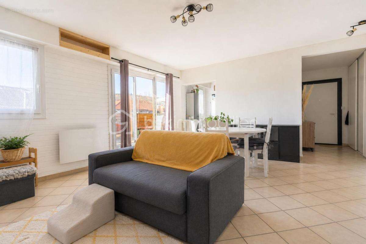 Appartement à POISY