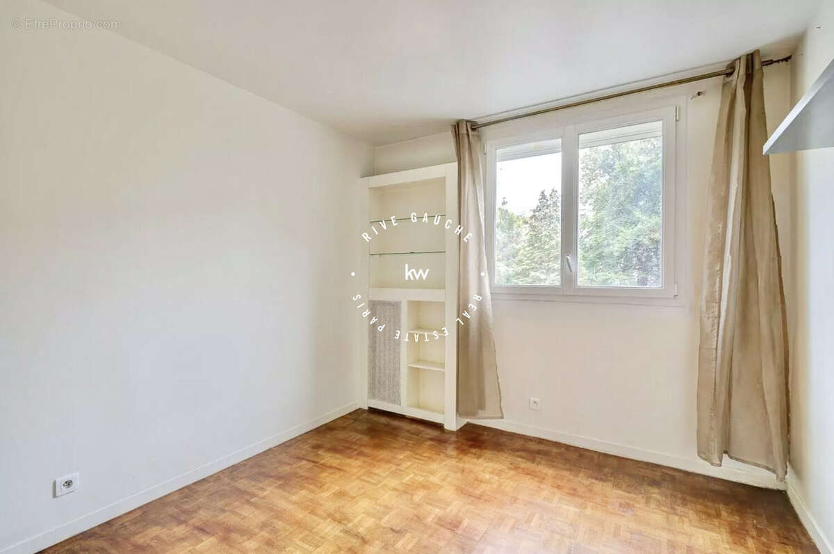 Chambre 1  - Appartement à CLAMART