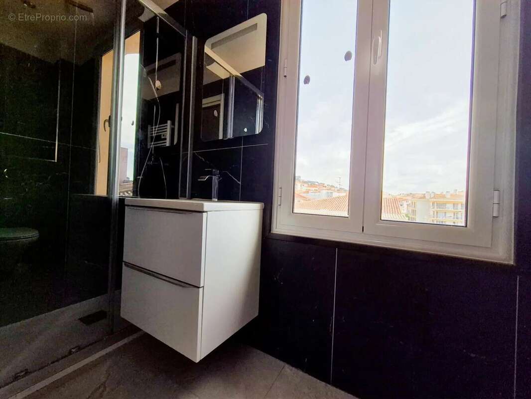 Appartement à VALLAURIS