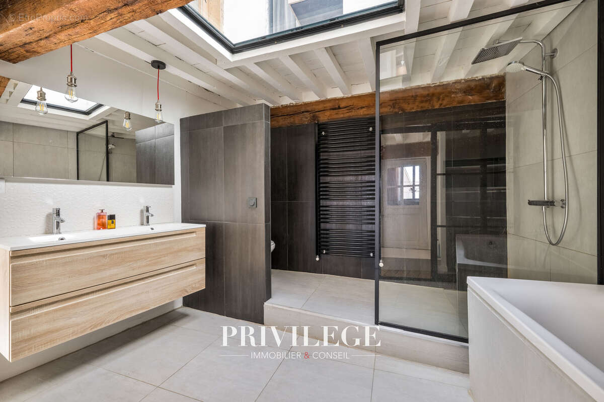 Maison à SAINT-CYR-AU-MONT-D'OR