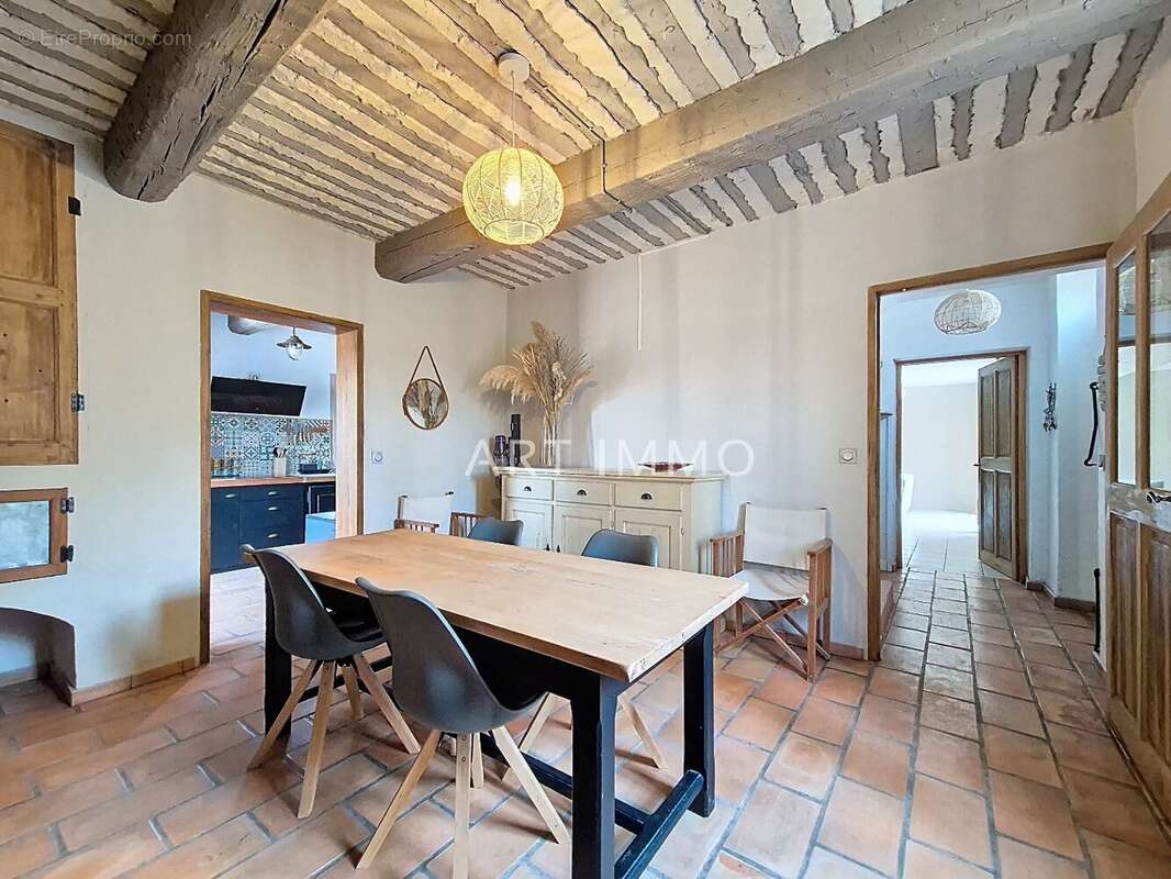 Maison à L'ISLE-SUR-LA-SORGUE