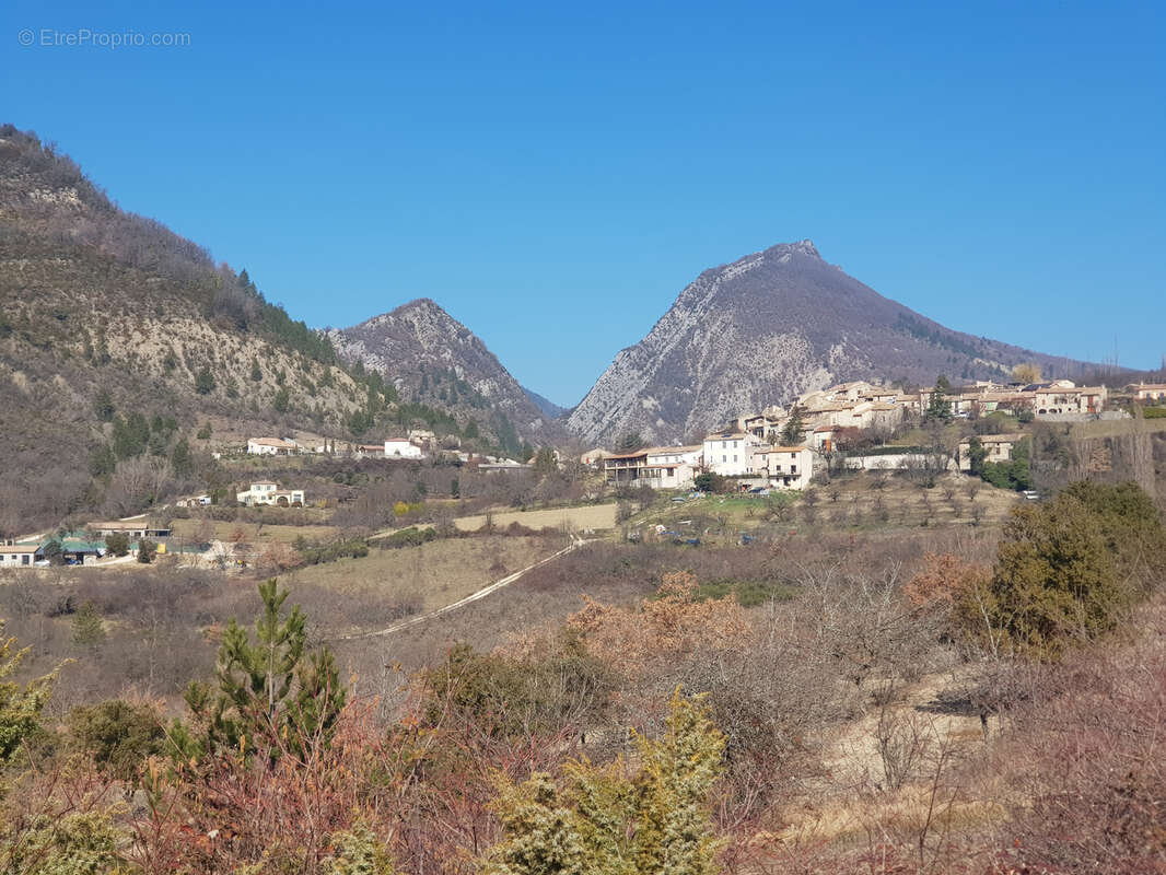 Terrain à CORNILLON-SUR-L&#039;OULE