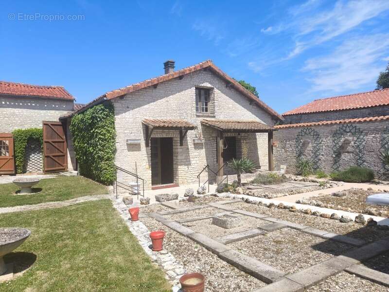 Charme de l'Ancien et volumes Exceptionnels "Maison de Maître à Rénover" - photo 6