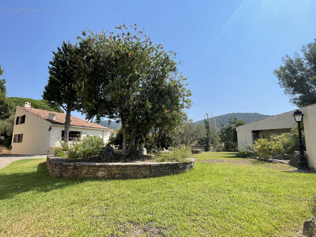 Maison à BORMES-LES-MIMOSAS