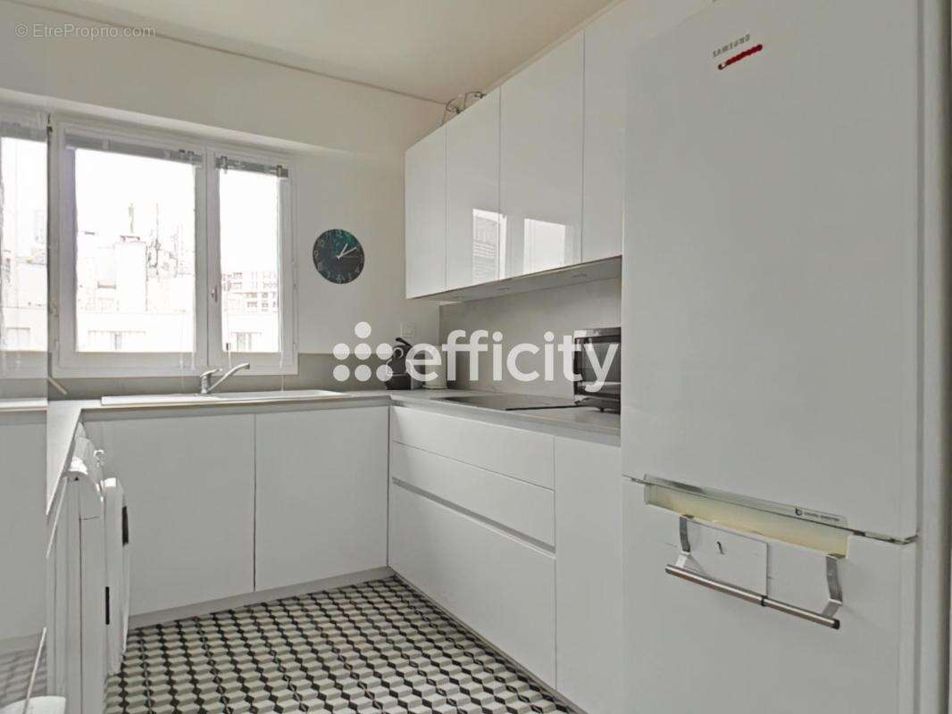 Appartement à COURBEVOIE