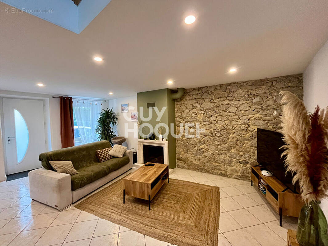 Maison à AIGREFEUILLE-SUR-MAINE