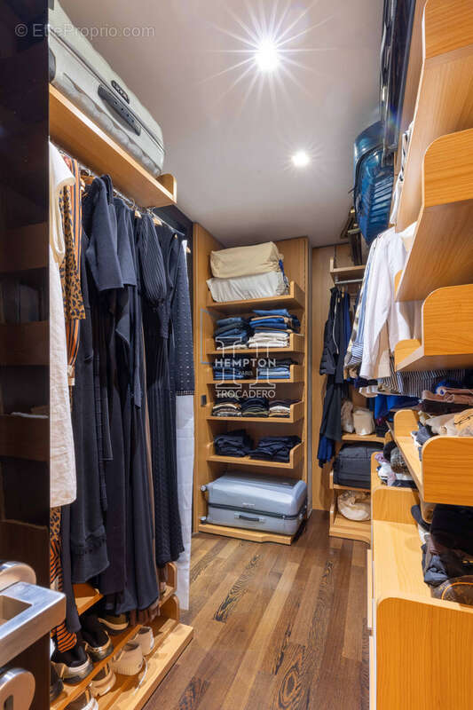 Appartement à PARIS-8E