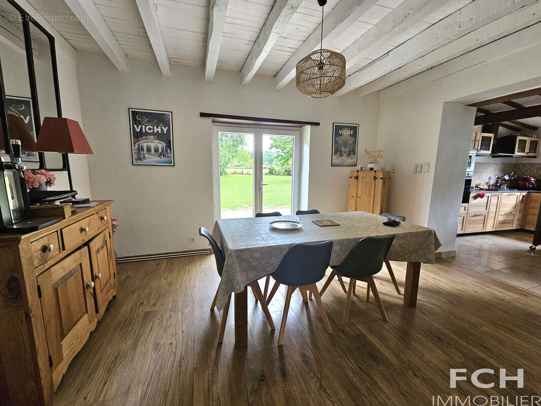 Maison à SAINT-PRIEST-BRAMEFANT
