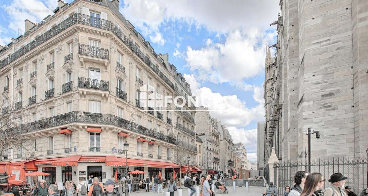 PARIS IV / SECTEUR NOTRE-DAME  - Box fermé pour automobile, Résidence de standing - photo 2