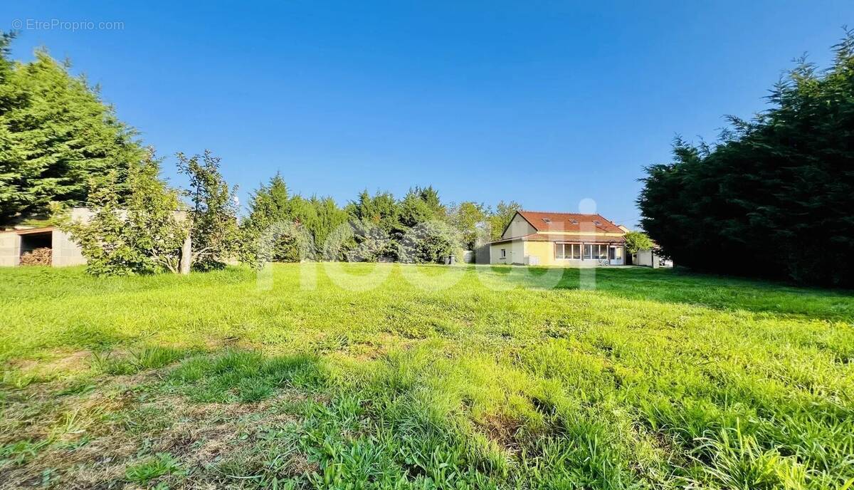 Maison à SAINT-HILAIRE-LA-CROIX