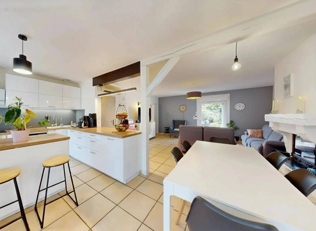 Maison à LA CHAPELLE-SAINT-MESMIN