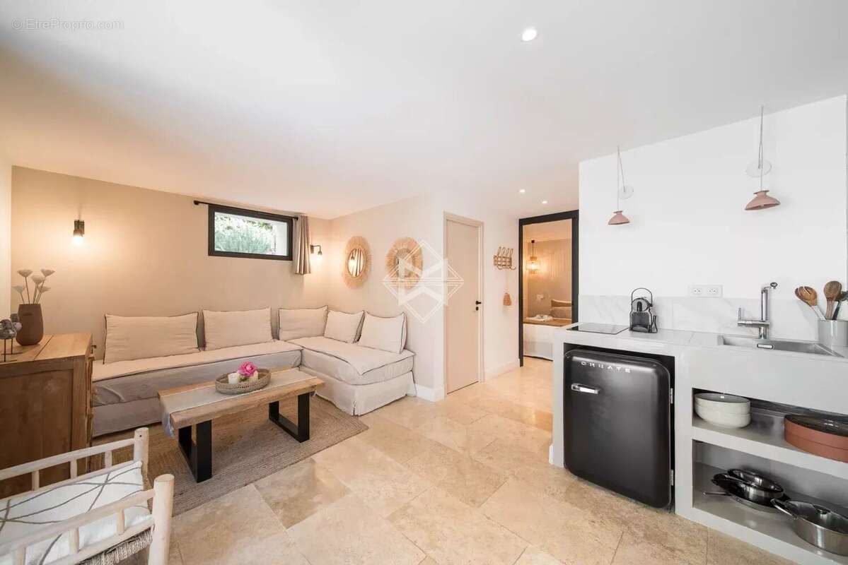 Maison à ROQUEFORT-LES-PINS