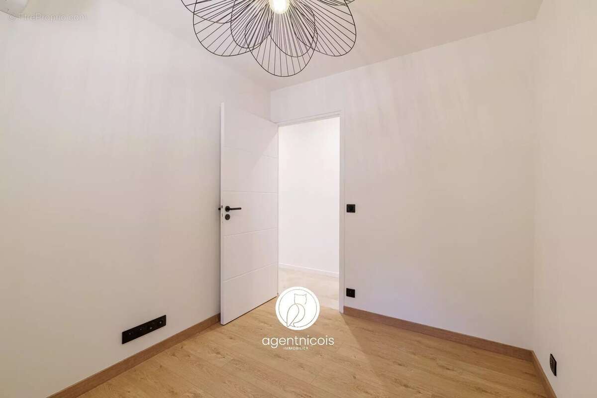 Appartement à SAINT-LAURENT-DU-VAR