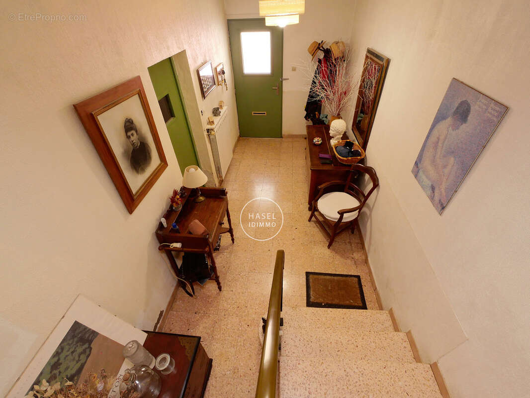 Pomérols, centre historique, maison de village traversante prête à vivre avec grand garage et belle terrasse - photo 11
