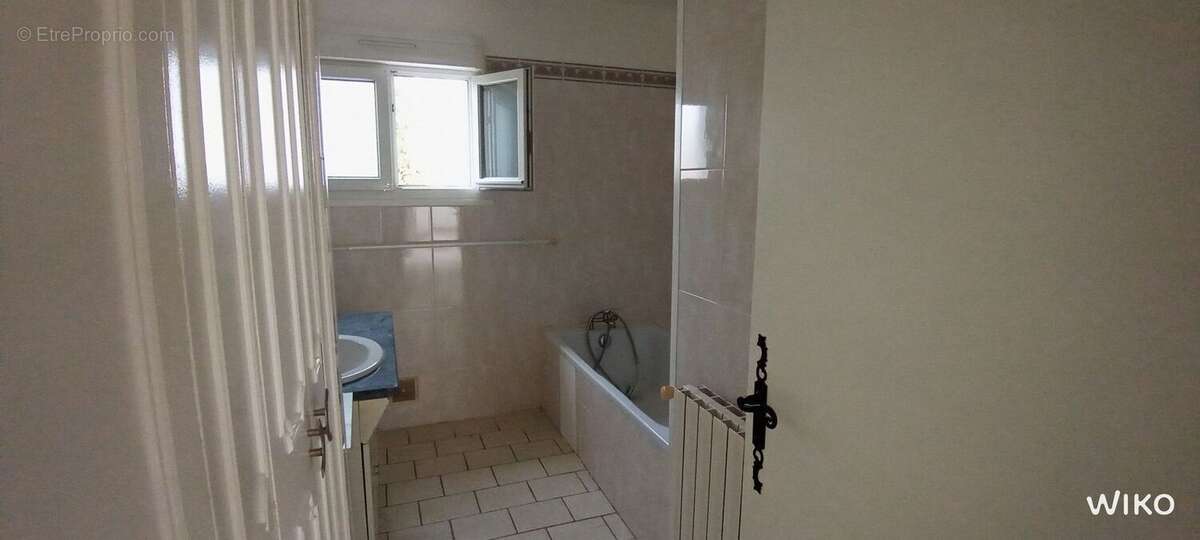 Maison à SAINT-JULIEN-LES-ROSIERS