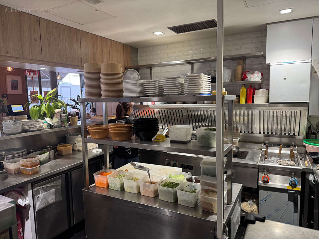 Restaurant proche Bd St Germain Odéon - Rez de chaussée 80 m²  + s/sol 80 m²  - 450.000 uros - photo 8