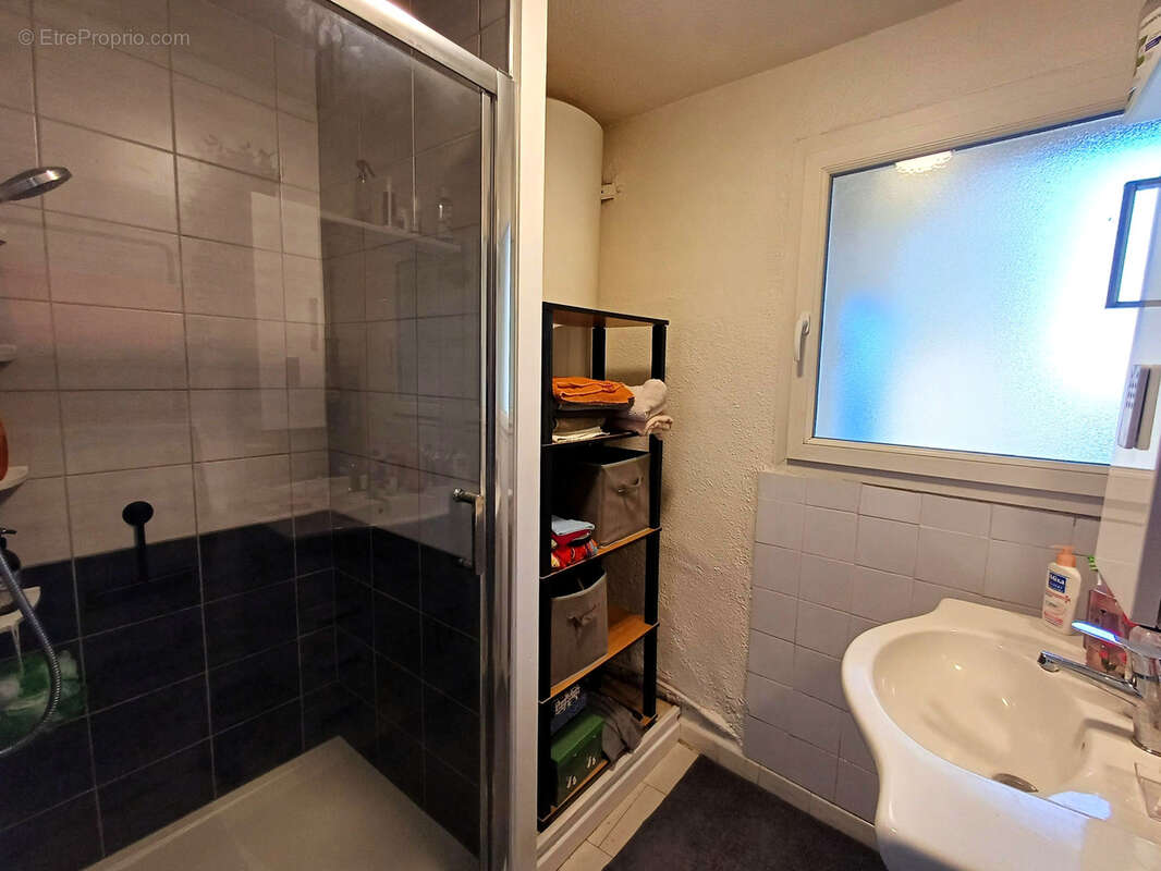 Appartement T4, vue, terrasse et parking (Chataignier), résidence fermée avec piscine et terrain de pétanque - photo 6