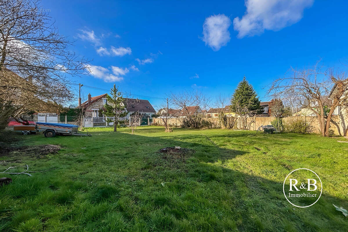 Maison à LES CLAYES-SOUS-BOIS