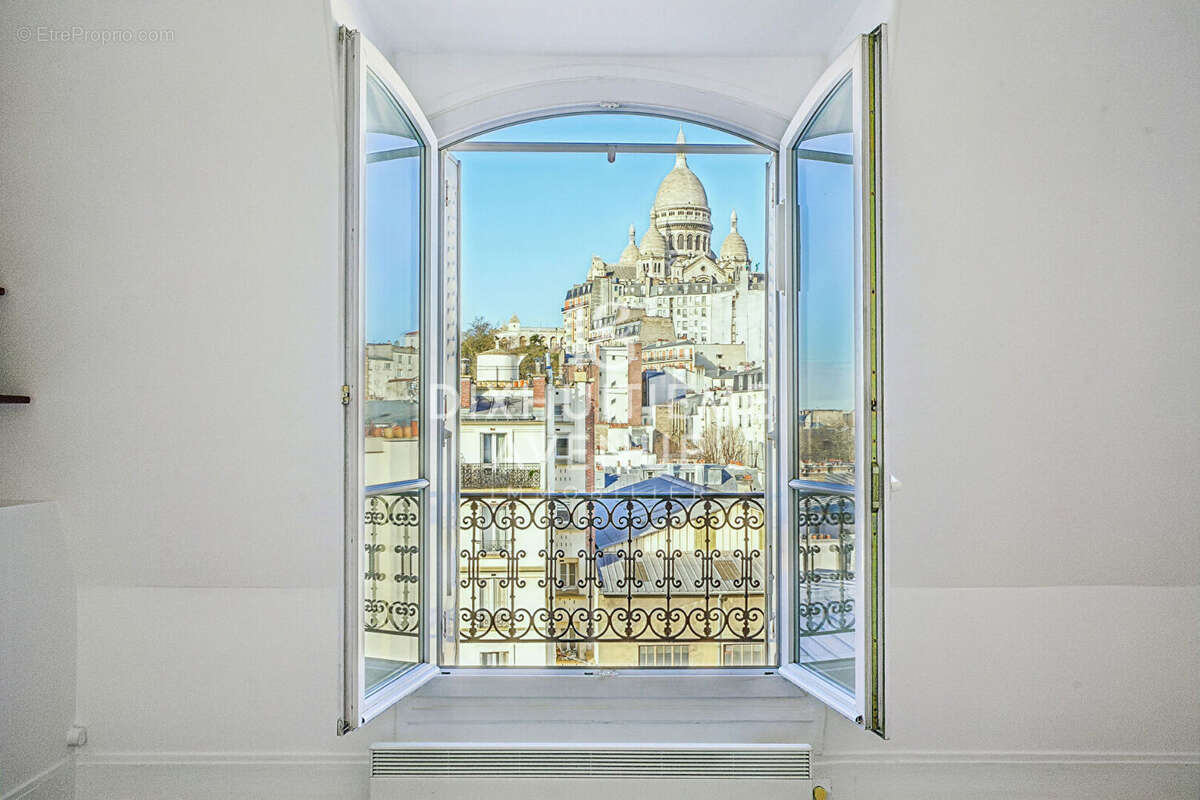 Appartement à PARIS-18E