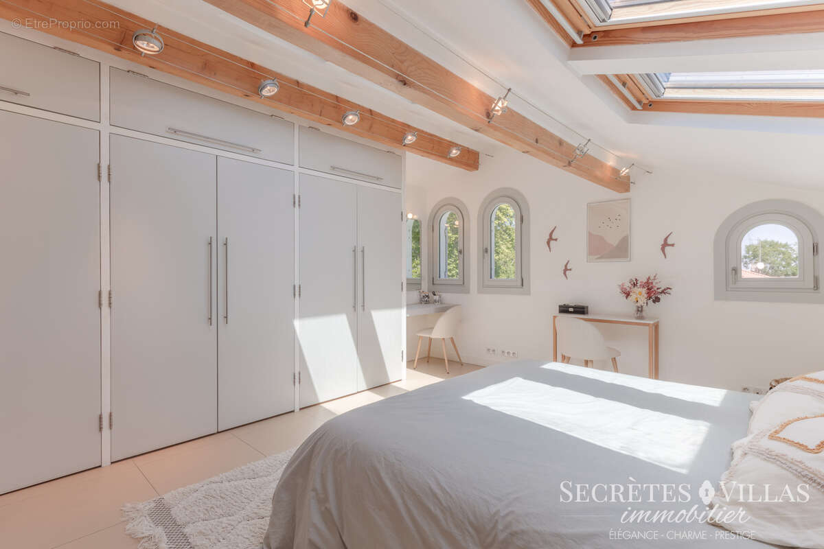 Maison à FARGUES-SAINT-HILAIRE