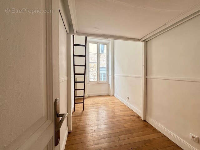 Vendu loué - coeur de ville - apt bourgeois 125m2 - terrasse 60m2 -garage - photo 9