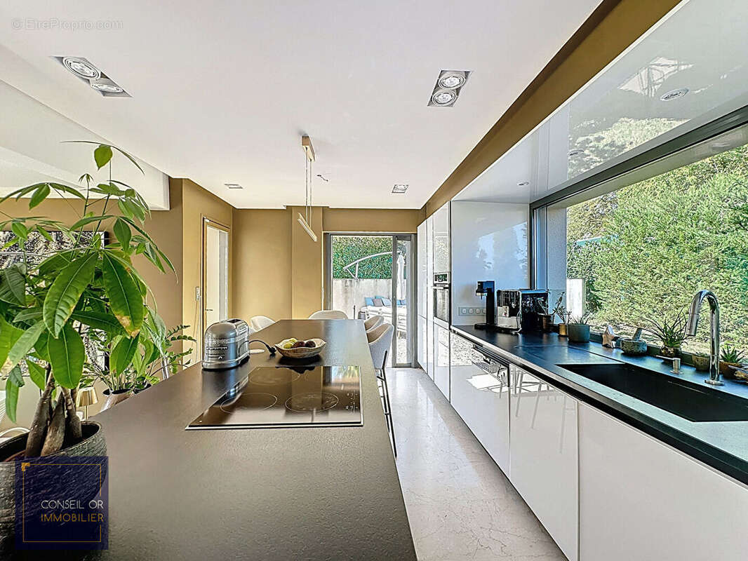 Maison à SAINT-GENIS-LAVAL