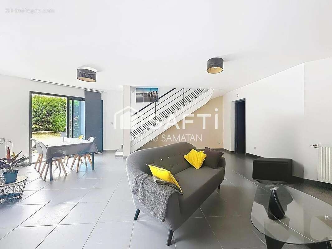 Photo 2 - Maison à LAPEYROUSE-FOSSAT