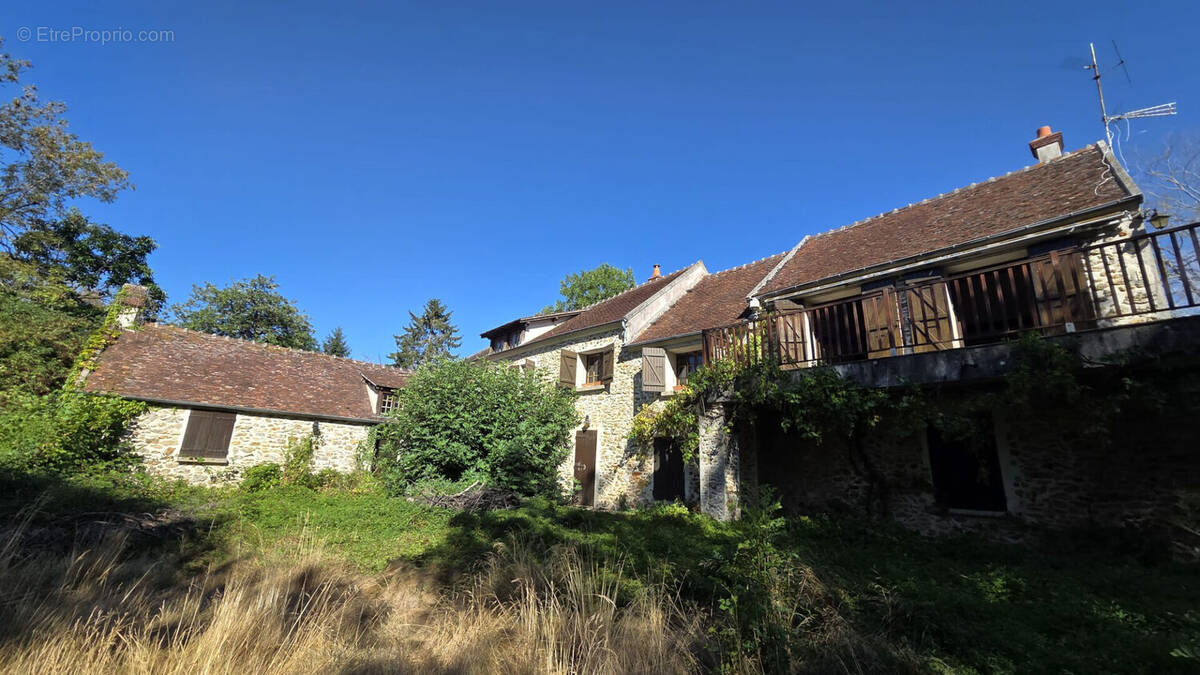 Maison à SAINT-CYR-SUR-MORIN